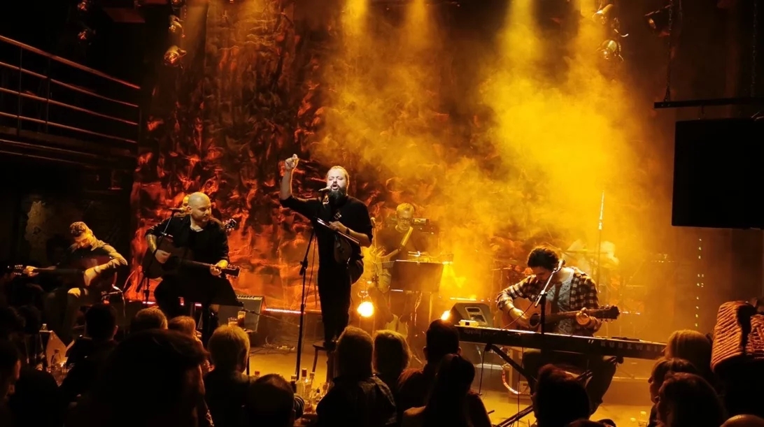 Γιώργος Νικηφόρου Ζερβάκης, Αργύρης Λούλατζης και Παντελής Κυραμαργιός στο Club του "Σταυρού του Νότου"