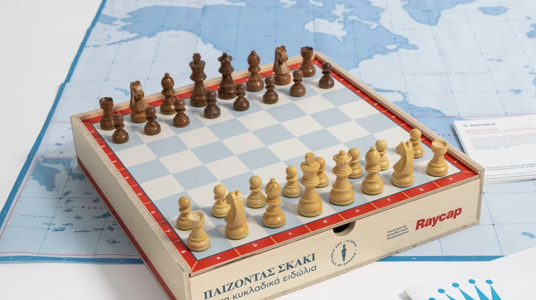 Τα παιδιά παίζουν και μαθαίνουν για το σκάκι στο εργαστήριο του Μουσείου Κυκλαδικής Τέχνης