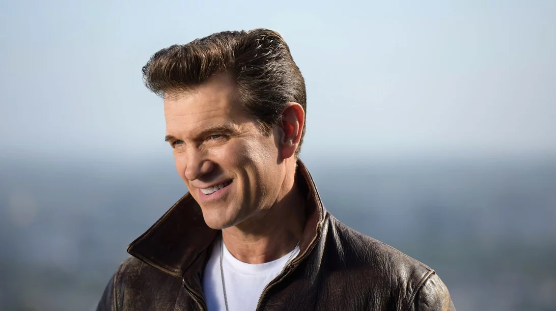 Ένα special show με τον Chris Isaak στο Δημοτικό Θέατρο Λυκαβηττού