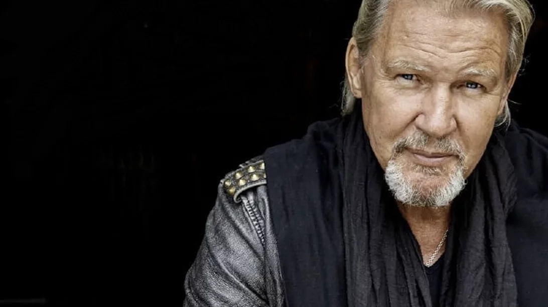 O Johnny Logan φέρνει αέρα Eurovision στο Παλλάς