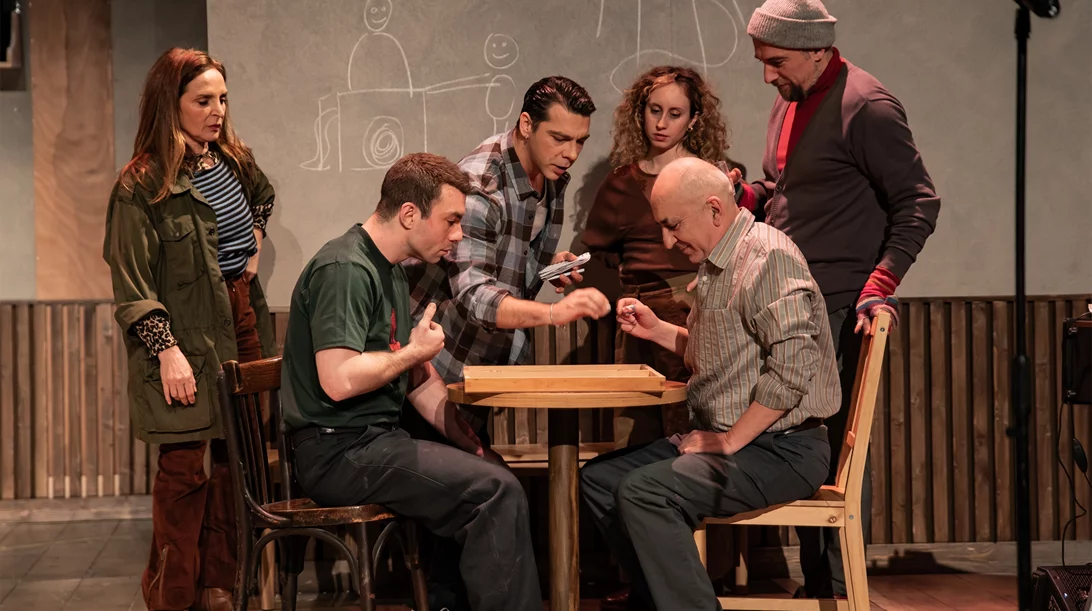 Δυο ή τρεις λόγοι που θέλουμε να δούμε κι άλλο από το νέο έργο του Ανέστη Αζά