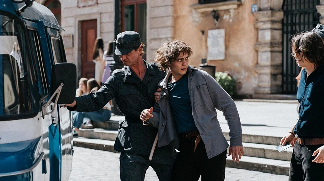 Τα Ίχνη της Βίας