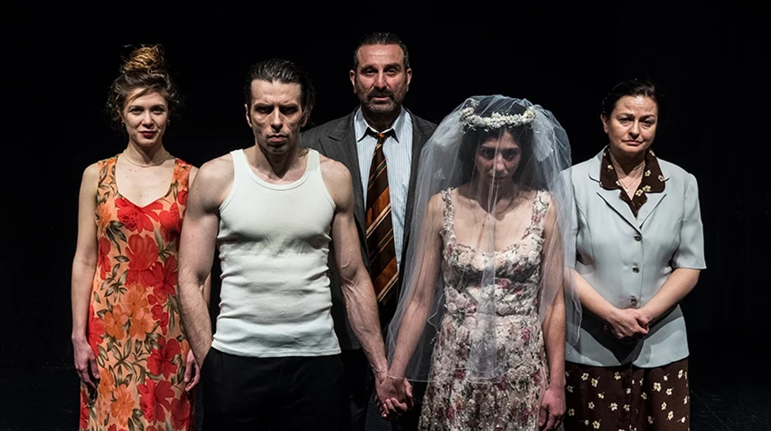 Θέατρο επί Κολωνώ: Ξεκινάει τη νέα σεζόν με ρεπερτόριο που αγγίζει καίρια κοινωνικά ζητήματα