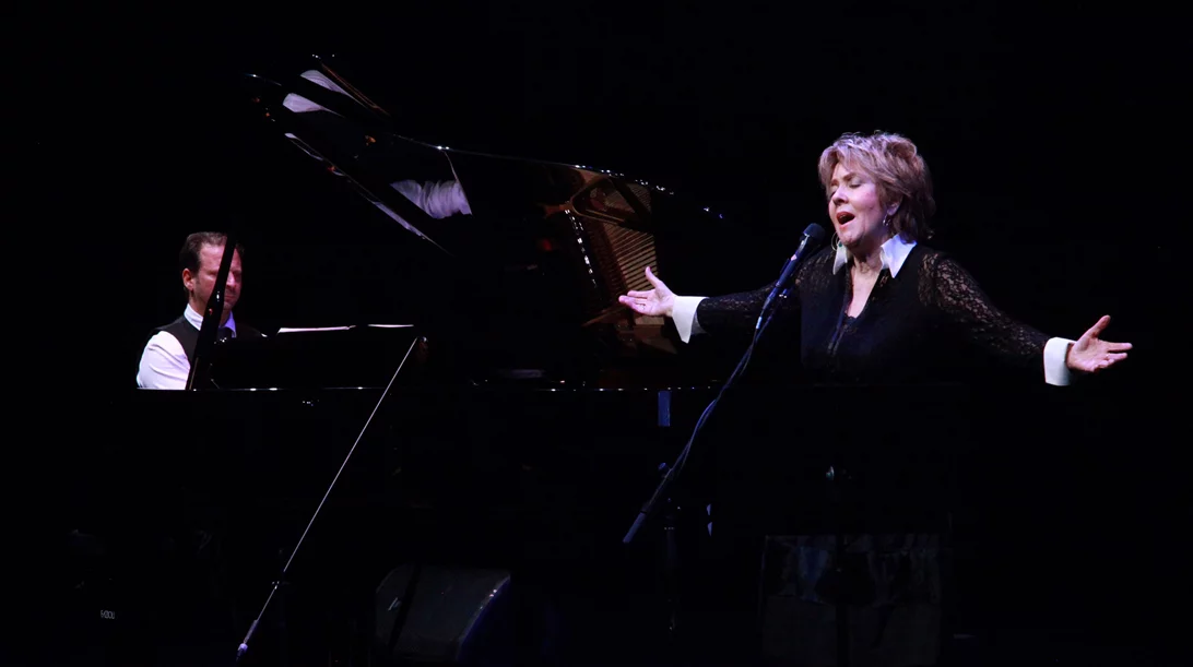 Η Γιοβάννα σε μια συναυλία αφιερωμένη σε "Εκείνους που έφυγαν και είναι εδώ"