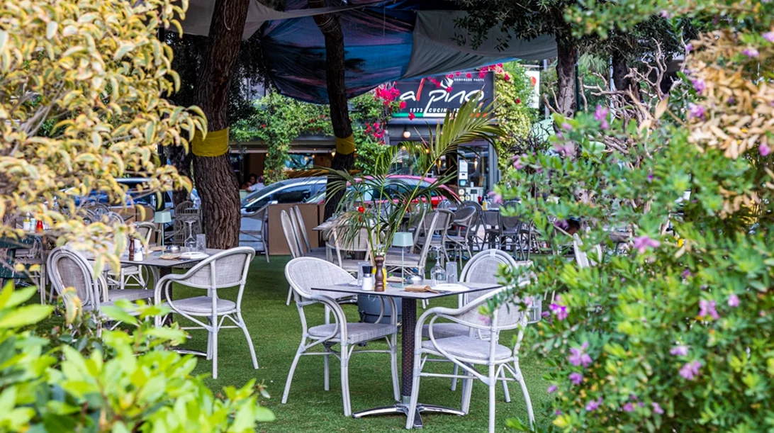 Το Alpino μιλάει ιταλικά στην πιο δροσερή αυλή