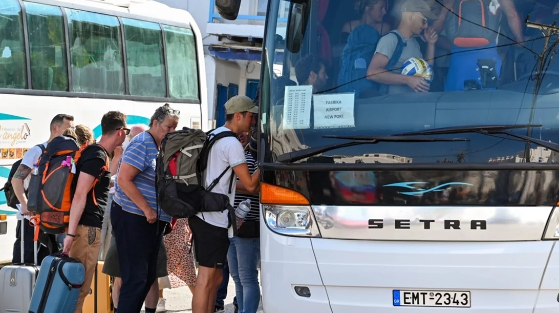 "Eκρηξη" τουριστικών εσόδων στο πεντάμηνο