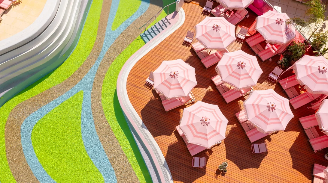 Λένε πως αυτή είναι η πιο στιλάτη πισίνα της Αθήνας