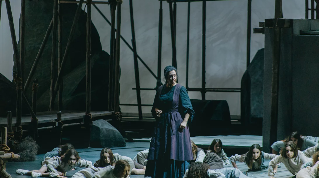 Ουσιαστικές αναβιώσεις παραγωγών σημαντικών λυρικών έργων ("Φόνισσα" του Κουμεντάκη - "Κρητικοπούλα" του Σαμάρα)