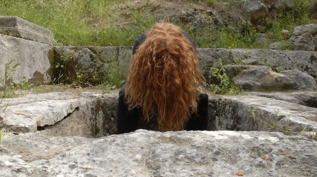 "Λύσις": Μία περφόρμανς της Μαίρης Ζυγούρη στον Ωρωπό