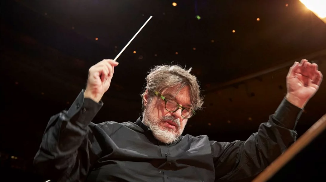 Ο Δημήτρης Παπαδημητρίου εστιάζει "Έξω από το κάδρο"