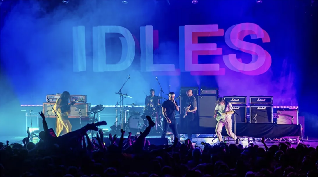 Η πανέμορφα βίαιη τέχνη των Idles