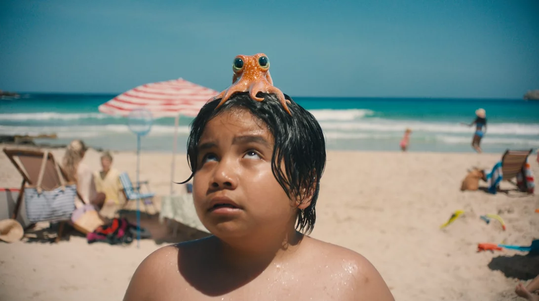 "Το Αγόρι και το Χταπόδι": Δείτε την εορταστική ταινία της Disney με την υπογραφή του Τάικα Γουαϊτίτι στο YouTube