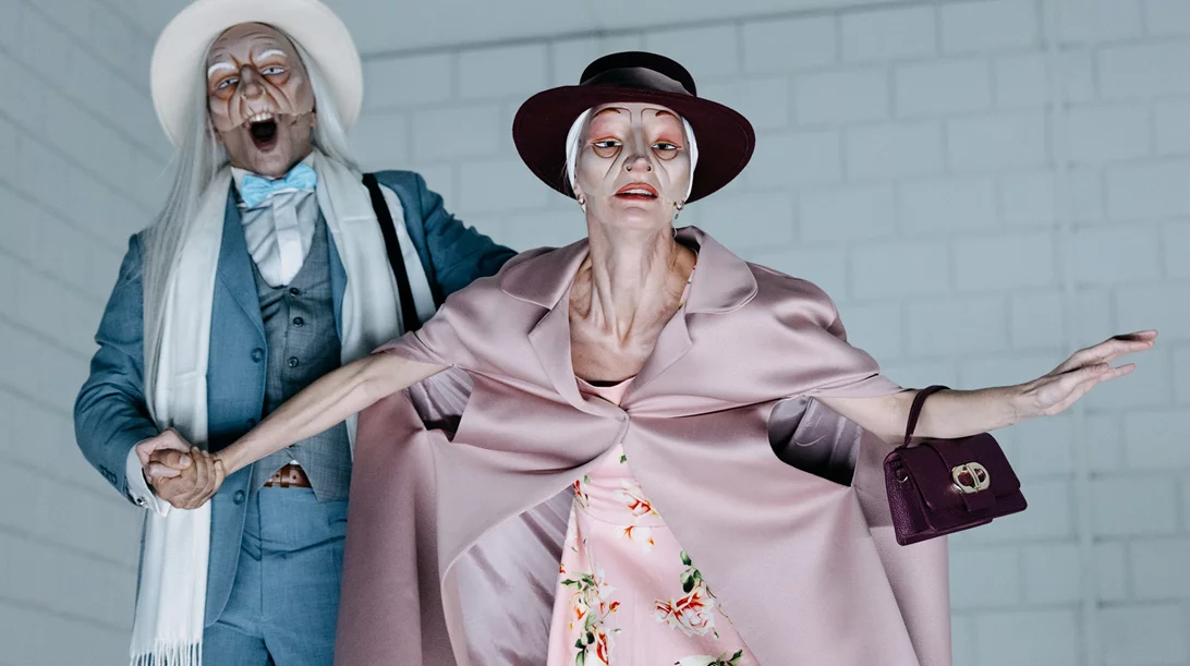 Ο Άρης Μπινιάρης αναμετράται ξανά με τον δυστοπικό Προμηθέα στο θέατρο Γκλόρια