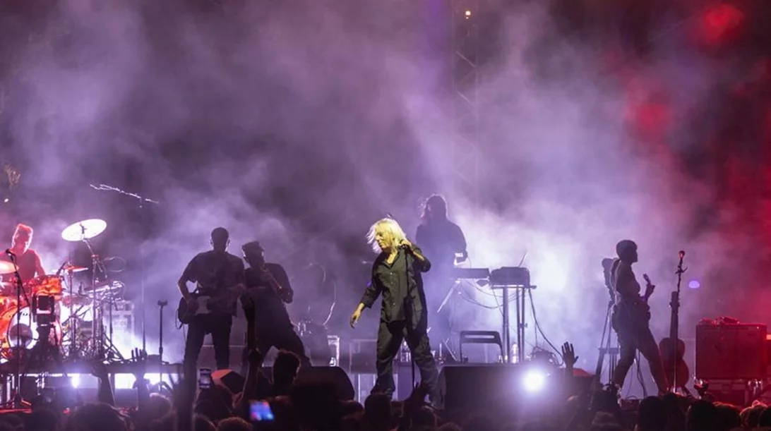 Ο Γιάννης Αγγελάκας και οι 100°C στο Onassis Channel στο Youtube