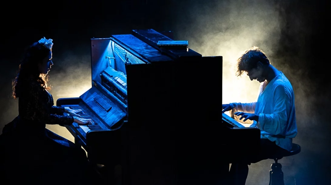 Παράταση παραστάσεων για το "Ανάμεσα σε δύο κόσμους" στο Σύγχρονο Θέατρο