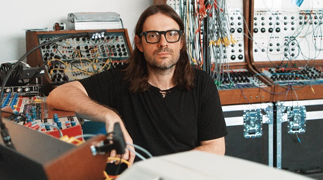 Alessandro Cortini: Ένας από τους πιο καινοτόμους καλλιτέχνες της ηλεκτρονικής μουσικής στην Αθήνα