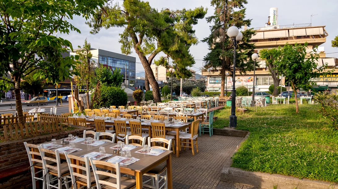 Στάση Μετρό Νομισματοκοπείο: Γευστικές μαντινάδες στα "Ρωμανάκια"