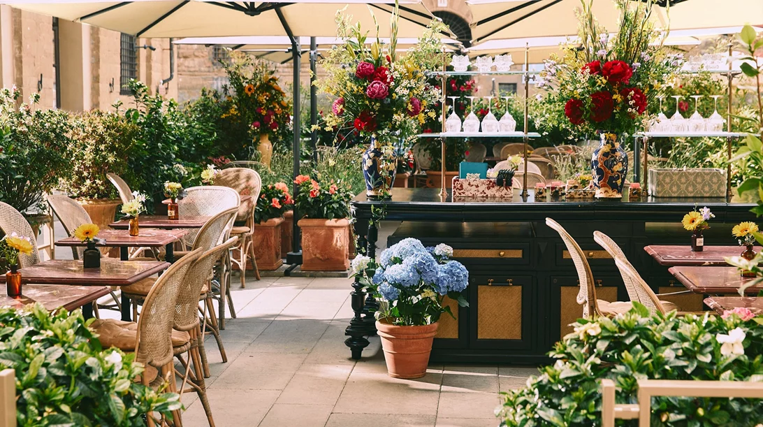 "Gucci Giardino": cocktail tasting με φόντο τον Δαβίδ του Μικελάντζελο στo bar του Gucci στη Φλωρεντία