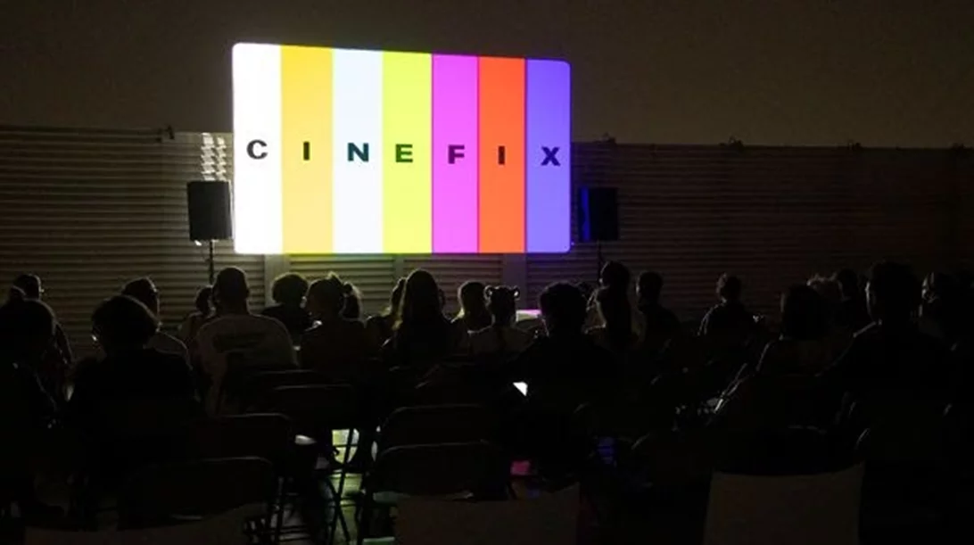 CineFIX στο ΕΜΣΤ: Το θερινό σινεμά με φόντο την Ακρόπολη επιστρέφει