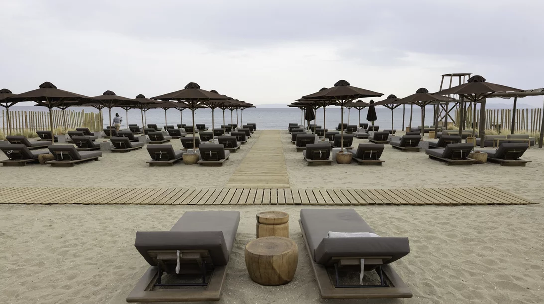 "The C Beach Restaurant": Μια μικρή Μύκονος στην αθηναϊκή ριβιέρα