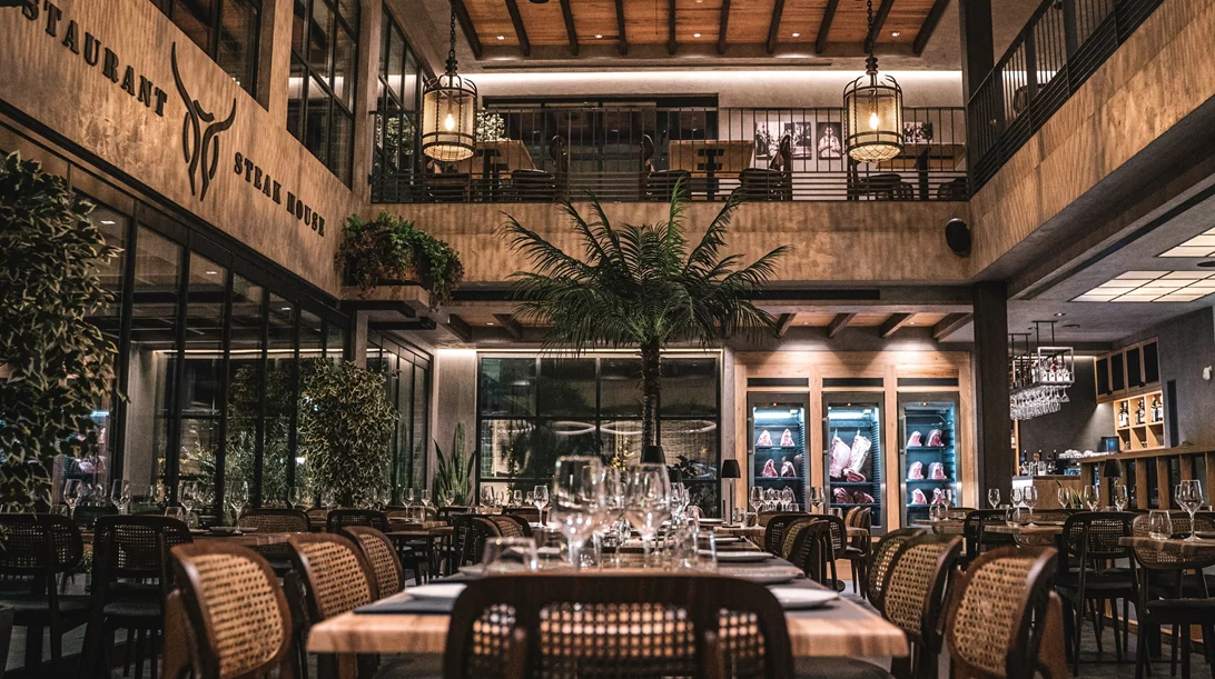 "Λάμπρος steak house": Υψηλή κρεατοφαγία με μακρά ιστορία