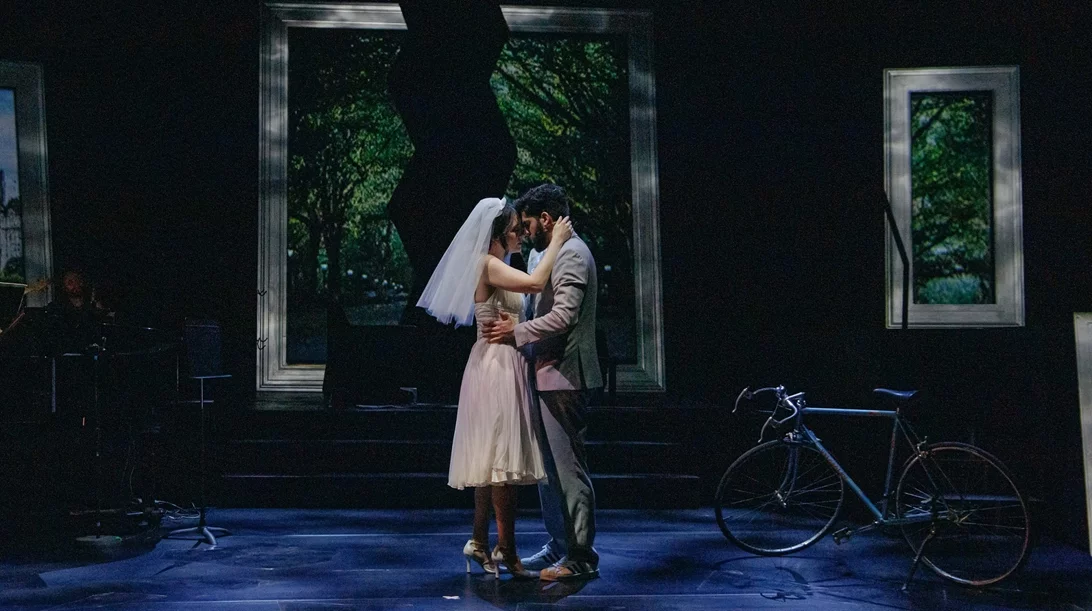 Το "The Last Five Years" φέρνει επί σκηνής μια νεοϋορκέζικη ιστορία ενός ασυνήθιστου έρωτα