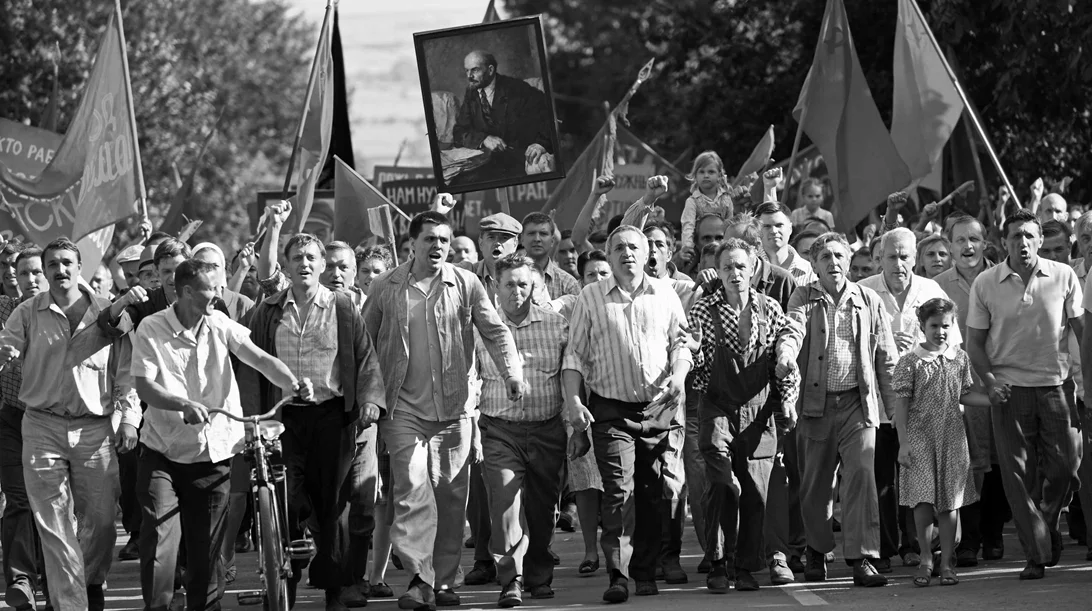 Δωρεάν προβολή του πολυβραβευμένου "Αγαπητοί Σύντροφοι!" του Αντρέι Κοντσαλόφσκι