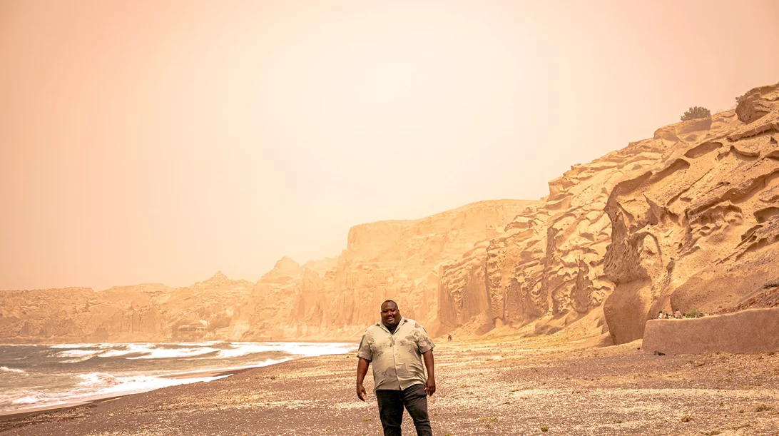 Ο Ζερόμ Καλούτα επισκέπτεται τη μαγευτική Σαντορίνη