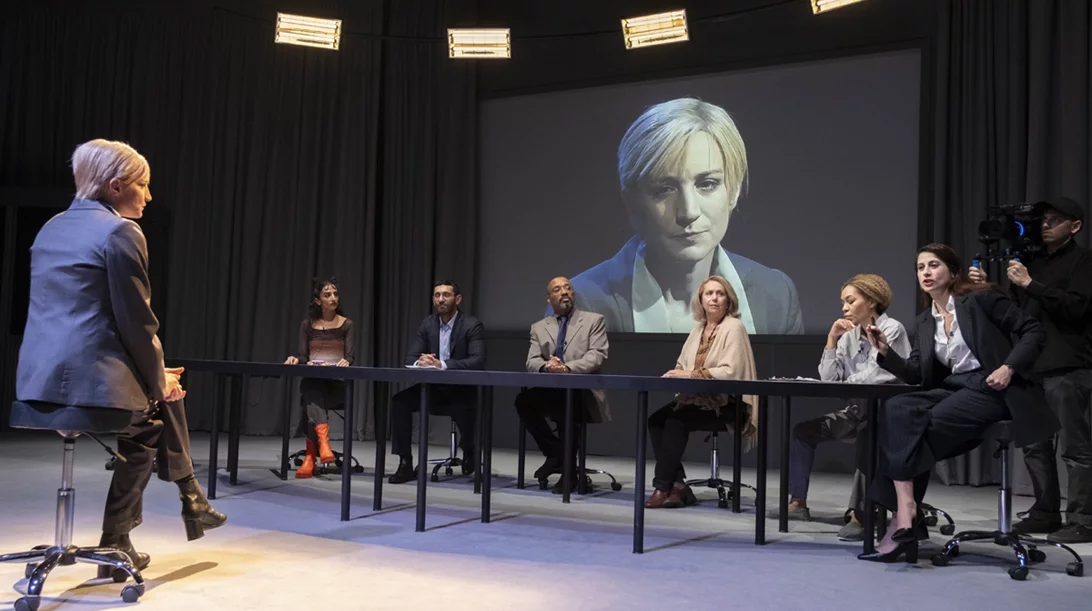 "The Doctor": Μέχρι την Κυριακή των Βαΐων συνεχίζεται η παράσταση της Κατερίνας Ευαγγελάτου