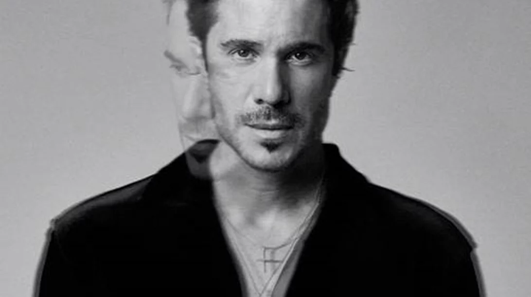 Νίκος Οικονομόπουλος: O μοναδικός καλλιτέχνης με δύο τραγούδια στο Top 5 του Official IFPI Chart για το 2025