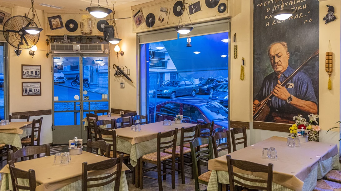 Στάση Μετρό Μανιάτικα: κρεατοφαγία επικών διατάσεων στο "Στέκι του Γίγαντα"