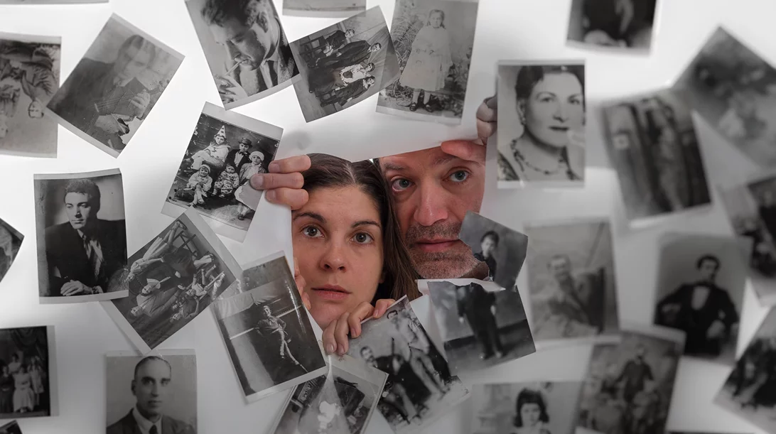 "Οι Απόγονοι": Μια ιστορία για δύο αδέλφια που δεν γνωρίστηκαν ποτέ έρχεται στο ΠΛΥΦΑ