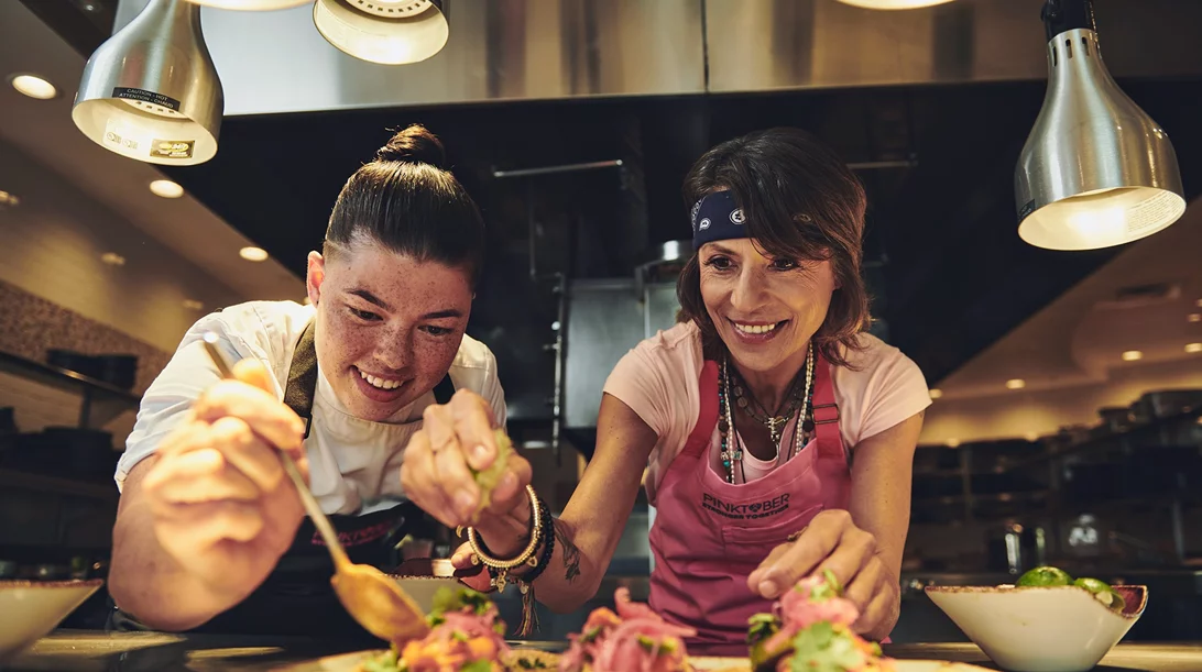 Η Dominique Crenn "ροκάρει" στο γευστικό σάουντρακ του Οκτωβρίου για καλό σκοπό