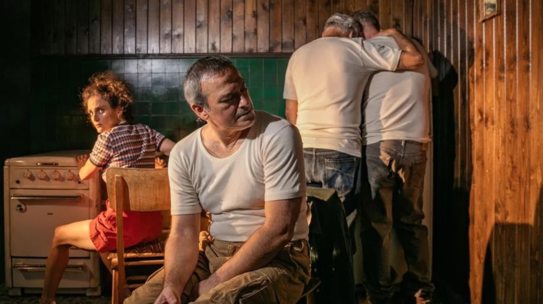 "Προμηθέας": Η ξεχωριστή παράσταση του Νίκου Καραθάνου έρχεται στο κανάλι της Στέγης