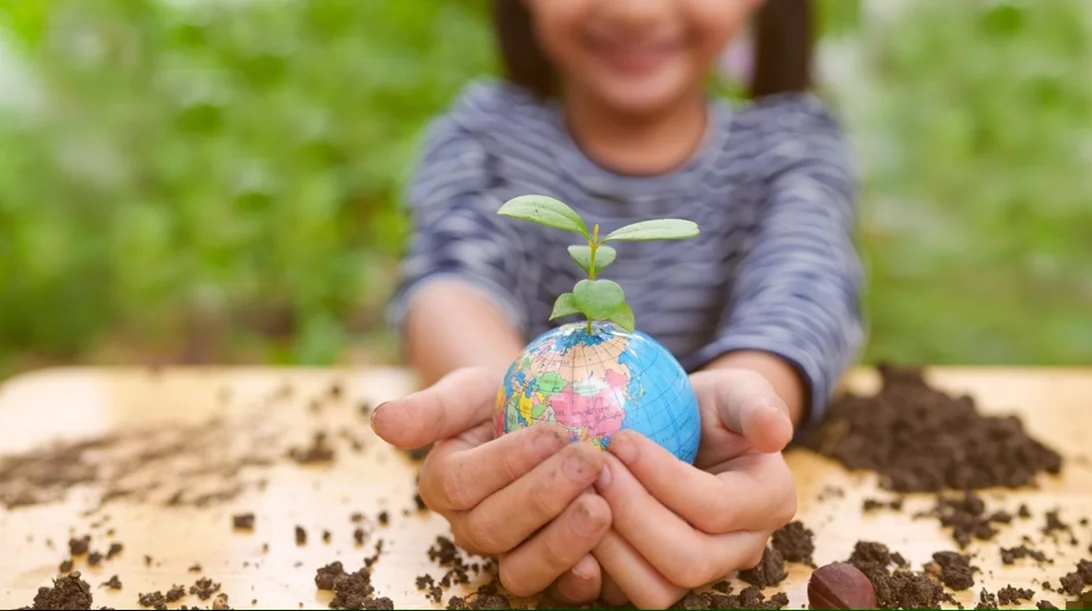 Το 1ο REarth Thinking προωθεί τη βιώσιμη ανάπτυξη και την οικολογική συνείδηση μικρών και μεγάλων