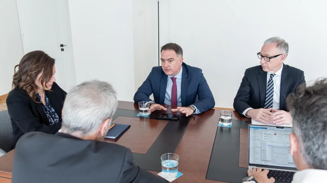 Την απόσυρση της διάταξης για την  ποσόστωση ελληνόφωνων τραγουδιών ζήτησε ο πρόεδρος του Ξενοδοχειακού Επιμελητηρίου από την Υπουργό Τουρισμού Όλγα Κεφαλογιάννη