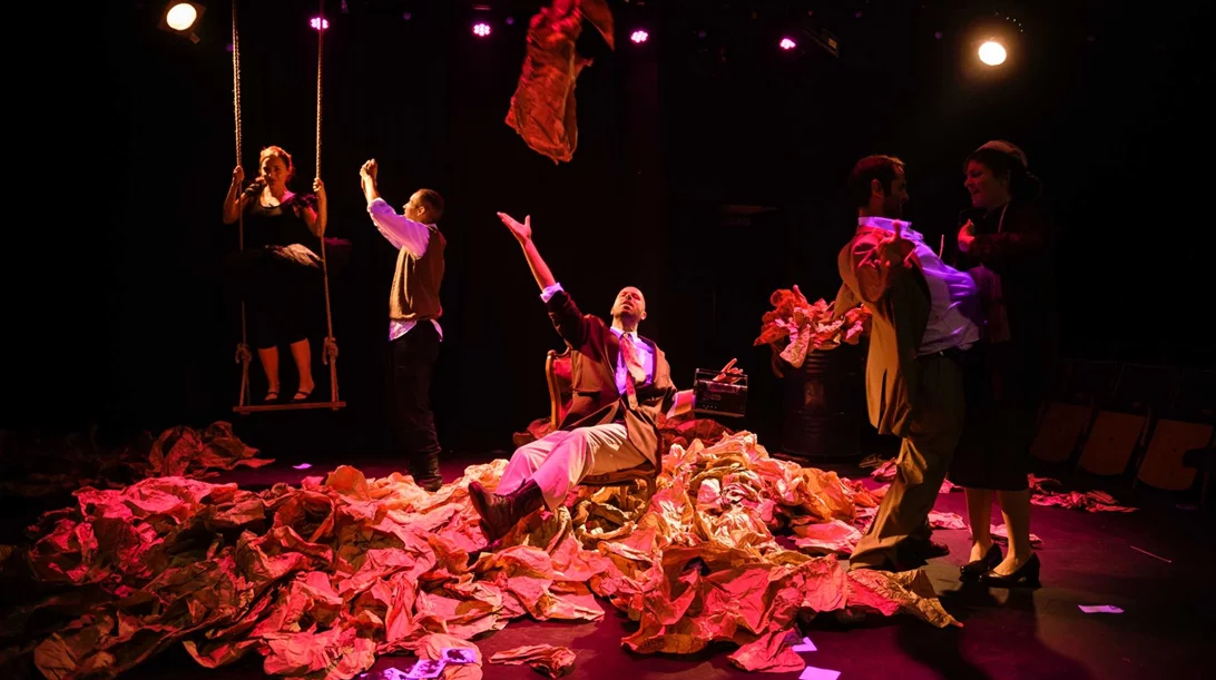 Τελευταίες παραστάσεις για τους "Αριστερόχειρες" των 4frontal