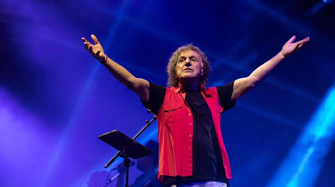 Ο Βασίλης Παπακωνσταντίνου σε 5+1 κομβικούς δίσκους