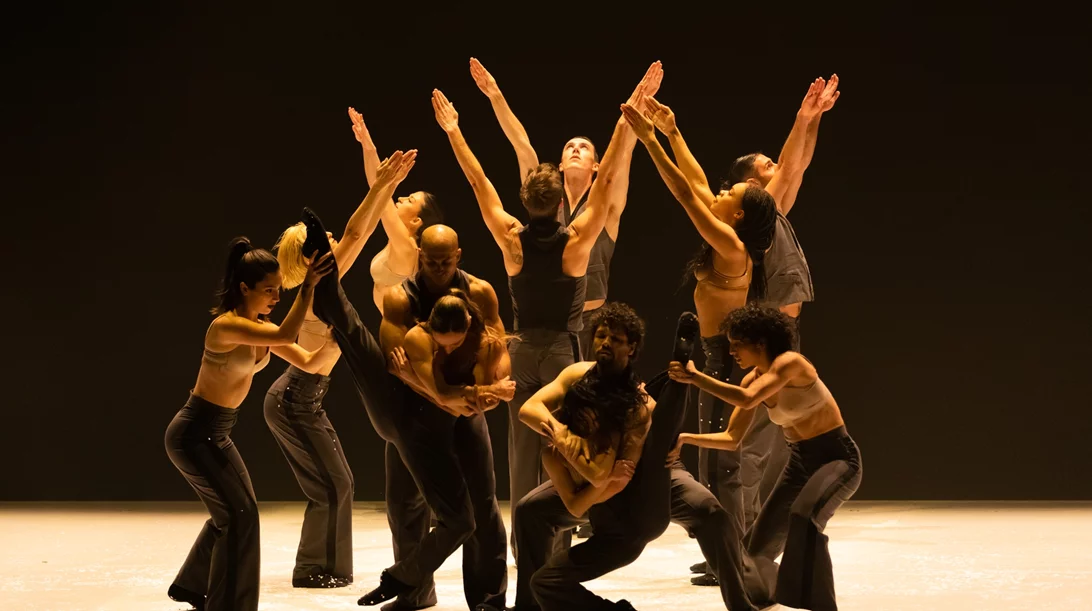 Η ομάδα Ballets Jazz Montréal (BJM) παρουσιάζει για πρώτη φορά στην Ελλάδα την παράσταση "Dance me"