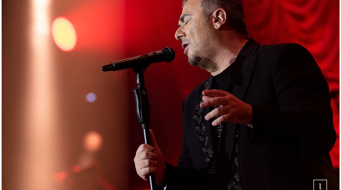 Ο Αντώνης Ρέμος μεταξύ πίστας και μεγάλου club: πήγαμε στο πολυσυζητημένο Nox