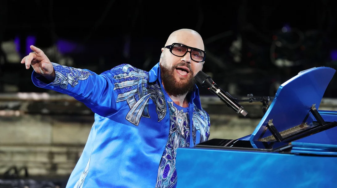 Desmond Child "Rocks the Parthenon": Γκλάμουρ, αποθέωση, αλλά και στιγμές αμηχανίας