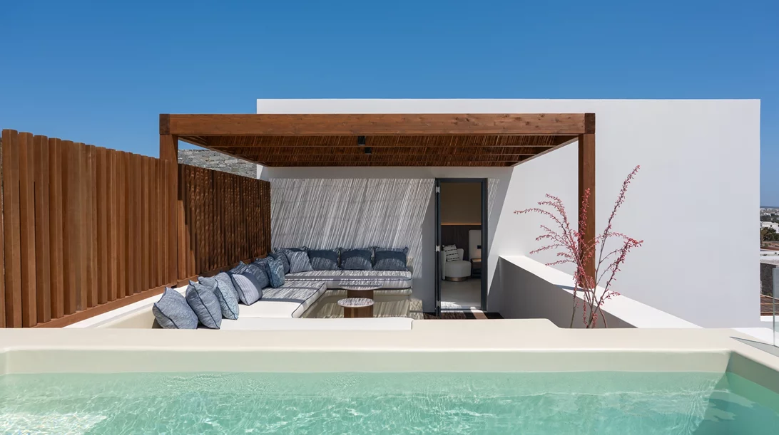 Vione Paros: Το νέο πολυτελές καταφύγιο των Κυκλάδων ολοκληρώνει με επιτυχία την πρώτη του σεζόν