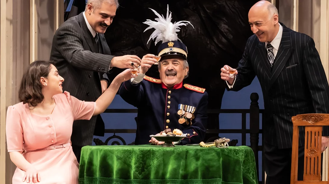 Ο Λάκης Λαζόπουλος γίνεται ξανά Ένας ήρωας με παντούφλες