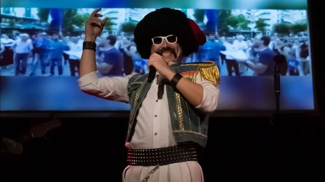 Ο Αποστόλης Μπαρμπαγιάννης κερνάει "Αριστεία Καπαμά"