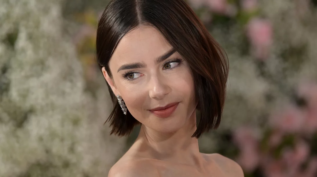 Η Calvin Klein παρουσιάζει τη νέα καμπάνια με πρωταγωνίστρια τη Λίλι Κόλινς