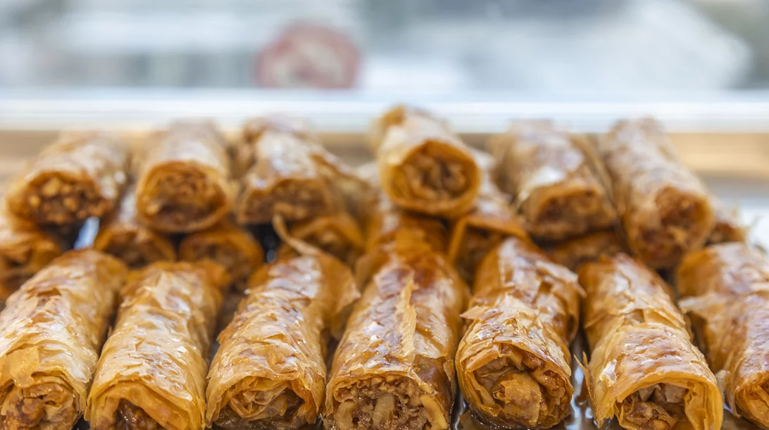 Ζαχαροπλαστείο " Ο Τάσσος" : Λαχταριστά σμυρνέικα γλυκά από το 1955