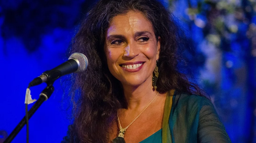 Σαβίνα Γιαννάτου: "Από τον ελεύθερο αυτοσχεδιασμό παίρνω τη χαρά του παιχνιδιού"