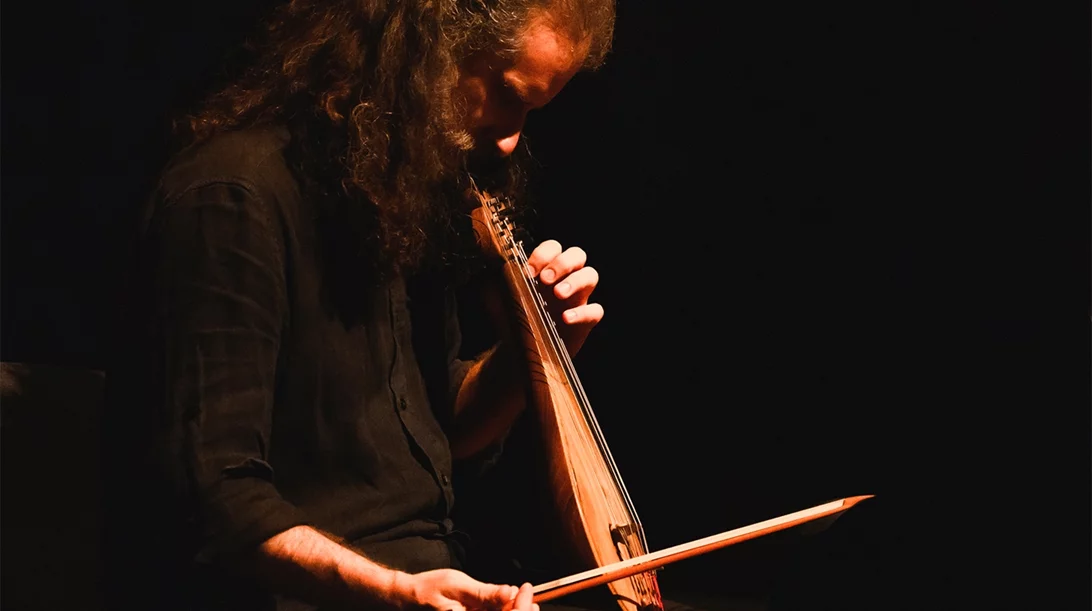 "LA RÊVEUSE: Early Music on the Classical Cretan Lyra": Η κρητική λύρα στο επίκεντρο