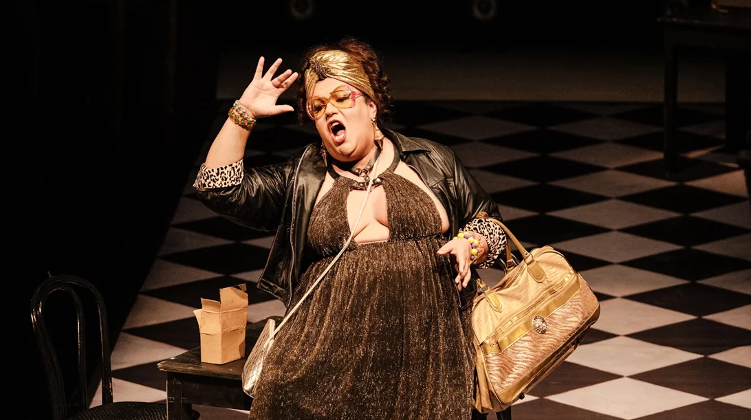 Μια "Κασσάνδρα" με άγαρμπα πέρα-δώθε μεταξύ Τρωικού Πολέμου και 21ου αιώνα