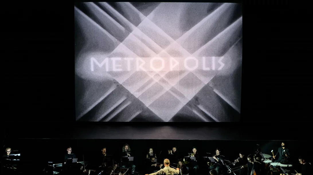 Παρακολουθήσαμε το βωβό αριστούργημα του Φριτς Λανγκ με την ορχήστρα Babylon Orchester Berlin